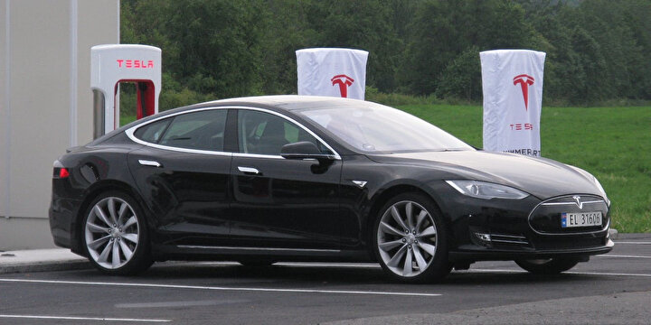 Tesla, dünyanın en başarılı elektrikli otomobil üreticilerinden biri olarak nitelendiriliyor.