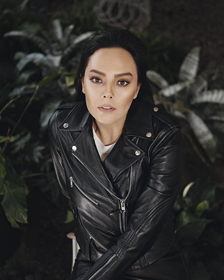 Ebru Gündeş'in bir tane kız çocuğu var.