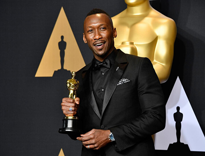 2017 yılında en iyi yardımcı erkek oyuncu ödülünü alan Mahershala Ali, bu alanda ödül alan ilk Müslüman aktör oldu.