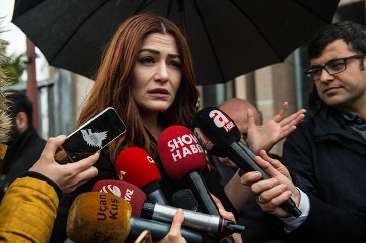 Deniz Çakır adliye çıkışında.