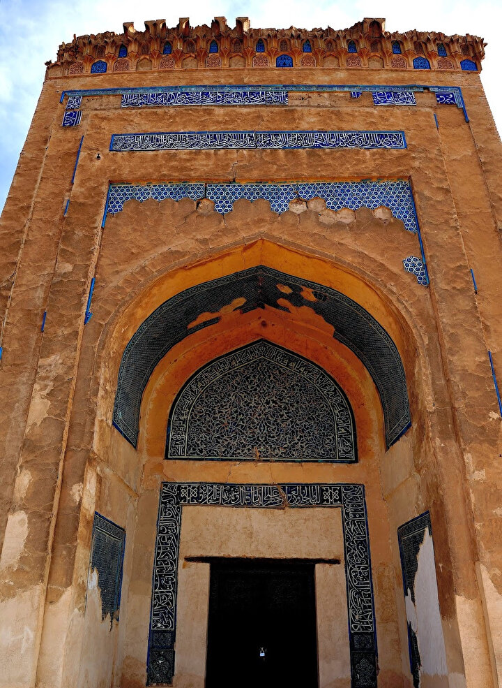 1221'de Moğollara karşı çarpışırken şehit düşen Necmuddin Kubrâ'nın Köhne Ürgenç'teki türbesi.
