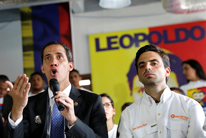 Ulusal Meclisin Başkanı Juan Guaido, bir toplantıda konuşurken görünüyor.