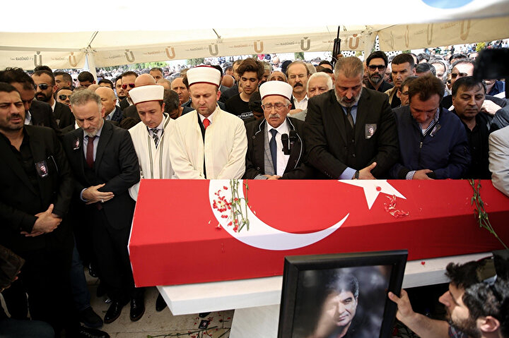 İbrahim Erkal'ın cenaze töreninden bir kare.