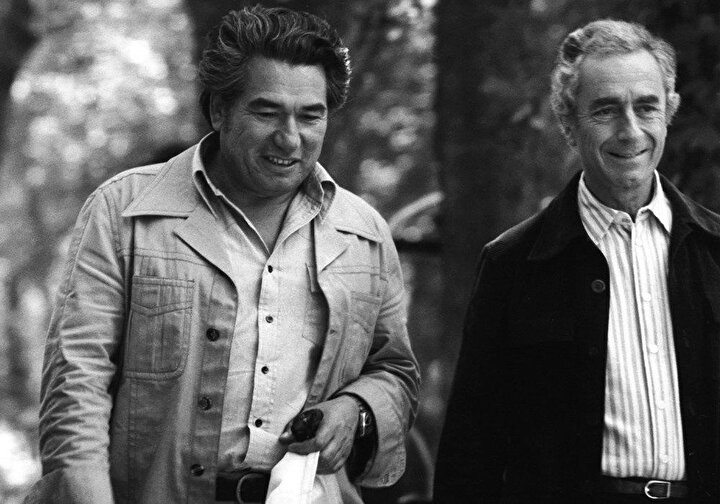 Cengiz Aytmatov İtalyan yönetmen Michelangelo Antonioni ile birlikte.