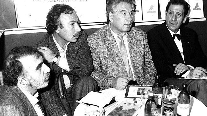 (Soldan sağa) Aras Ören, Ferit Edgü, Cengiz Aytmatov, Doğan Hızlan