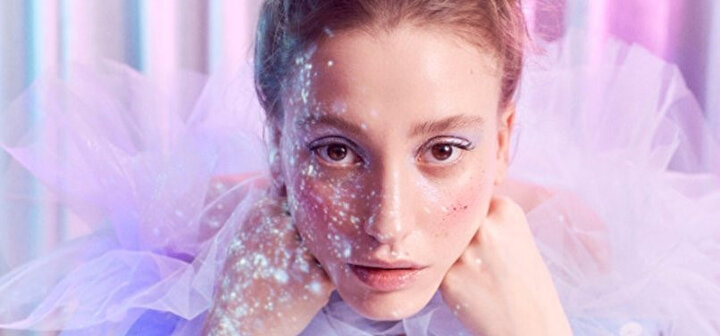 Serenay Sarıkaya yoğun tempoya dayanamamış ve hastanelik olmuştu.