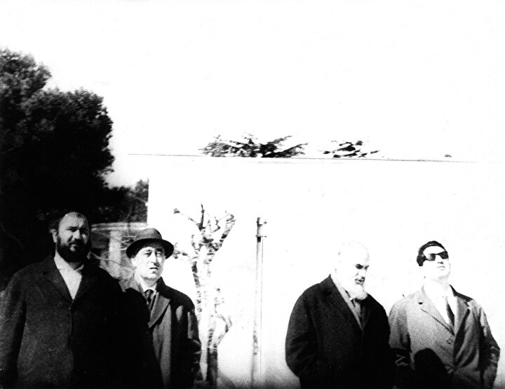 Humeynî’nin sürgünde bulunduğu Türkiye’de iken, Bursa'da çekilmiş fotoğraflarından biri.