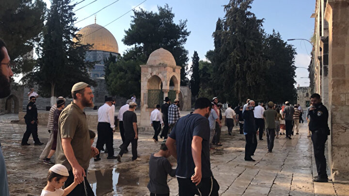 Yahudi gruplar, Mescid-i Aksa'ya sık sık baskın düzenliyor.