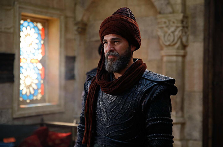 Engin Altan Düzyatan diziyle olduğu kadar reklam filmleriyle de dikkat çekiyor.