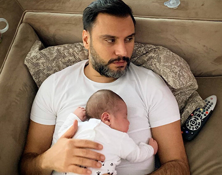 Alişan sosyal medya hesabından bu fotoğrafı paylaşarak, ''Artık pazarlar böyle❤️🧿'' notunu yazdı.