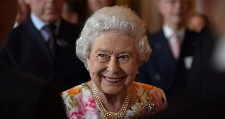 Kraliçe Elizabeth.