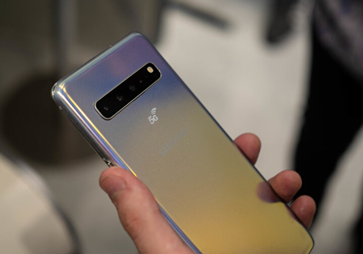 Samsung Galaxy S10 5G, arka kısmında özel bir '5G logosuyla' gelecek.