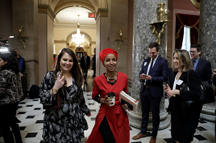 Minesota Temsilcisi Ilhan Omar Kongre'de görünüyor.