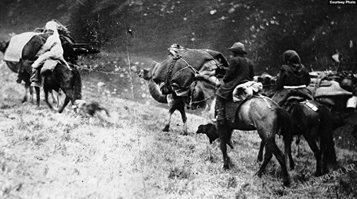 Tarihte Ürkün Katliamı olarak bilinen olayda on binlerce Orta Asyalı Türk Çarlık Rusyası tarafından öldürülmüş, canını kurtaran 300 bin civarında Türk ve Dungan Müslümanları Çin'e sığınmak zorunda kalmıştı.