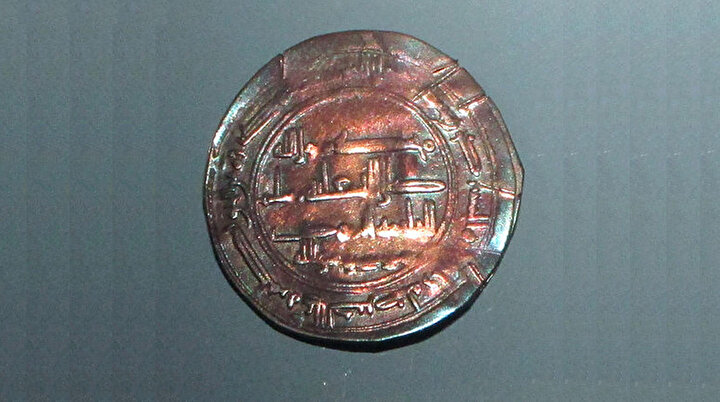 VIII yüzyıl Hazar İmparatorluğu'na ait bulunan parada Arapça ''Musa, Allah'ın elçisidir'' ifadesi yazıyor.