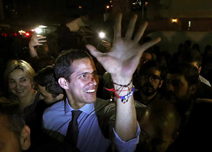 Juan Guaido kendini geçici devlet başkanı ilan etmişti.