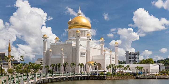 Brunei'deki Sultan Ömer Ali Saifüddin Cami.