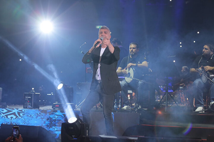 Özcan Deniz'in bu konserden yaklaşık 1 milyon lira kazandığı söyleniyor.