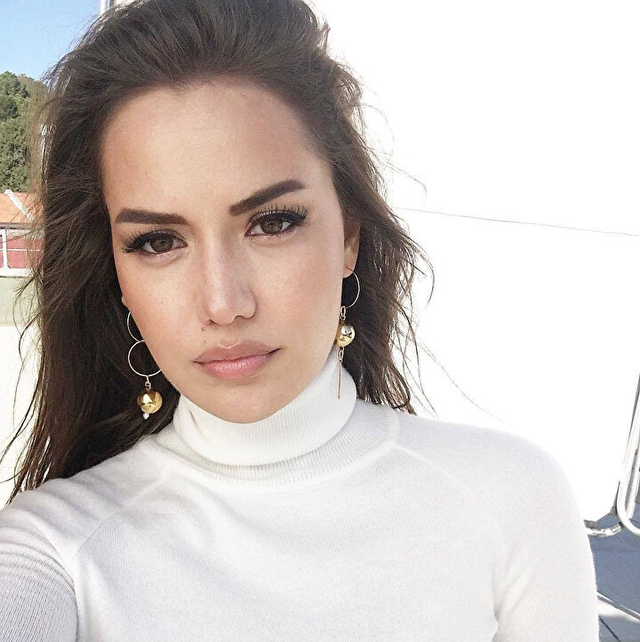 Fahriye Evcen ilk çocuğuna hamile.