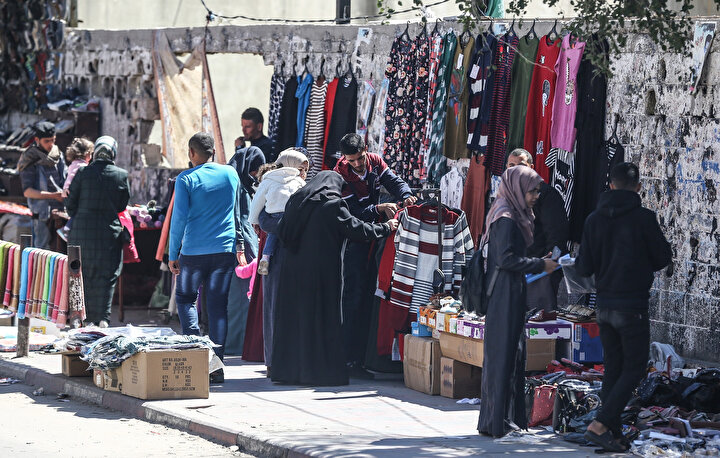 Memur maaşlarındaki kesinti, alım gücünü düşüreceği için ticari hareketliliği de büyük oranda olumsuz etkileyecek.
