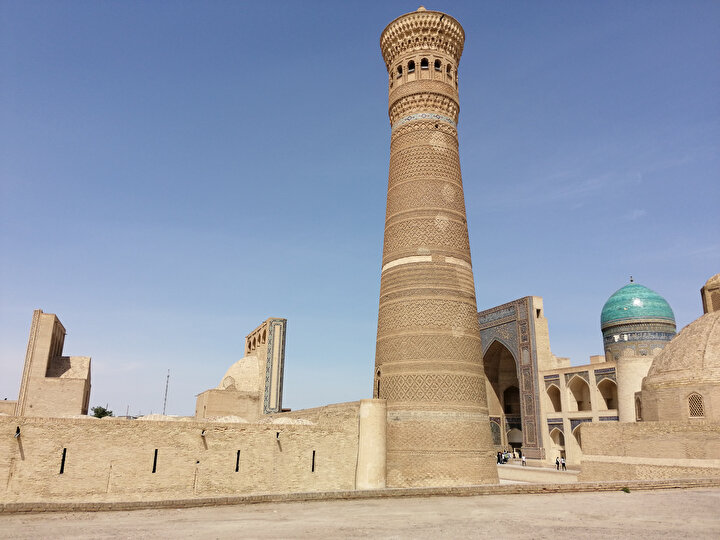Kalon Minaresi ve Mir-i Arab Medresesi...