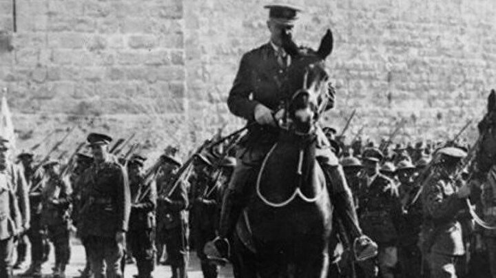 1. Dünya Savaşı'nda İngiltere'nin Sina ve Filistin Harekatı Komutanı olan General Edmund Allenby, Yafa kapısından girerek Kudüs'ü işgal etti.