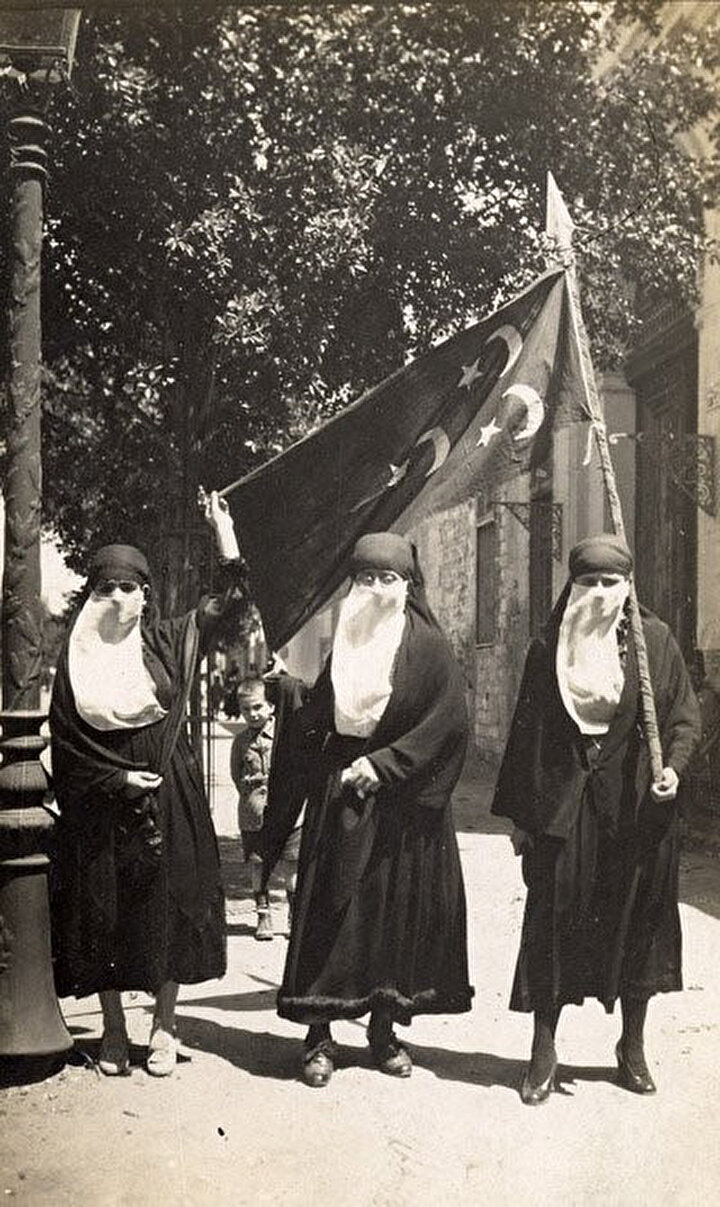 Mısır'da 1919 devrimi mücadelesinde kadınlar.