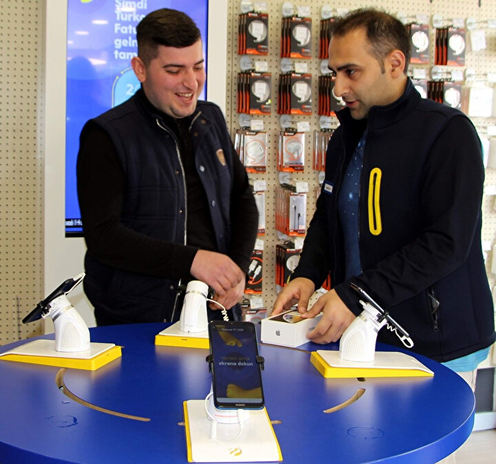 Aygün 300'e yakın telefonu tek bir bayiden aldığını söylüyor.