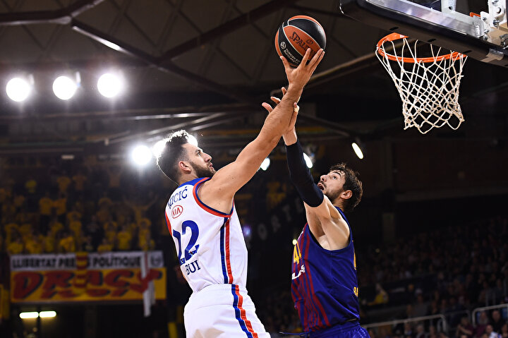 Basketbolda serinin son maçı Sinan Erdem'de oynanacak.