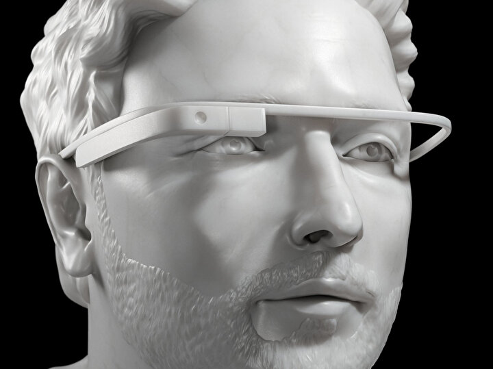 Sergey Brin'in gözündeki Google Glass da en göze çarpan ayrıntılardan biri.