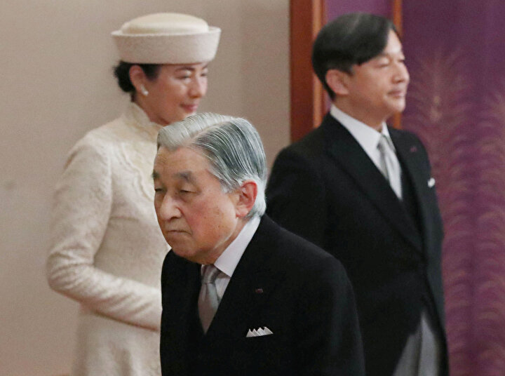 Akihito tahtı oğlu Naruhito'ya devretti.