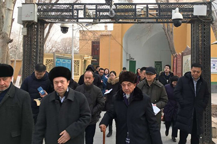 Çin'in Sincan Uygur Özerk bölgesindeki gözetleme kameraları.