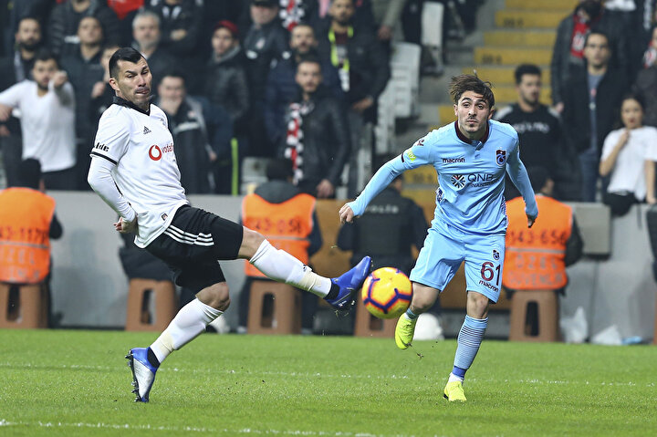 Medel, Galatasaray derbisinde forma giyemeyecek.