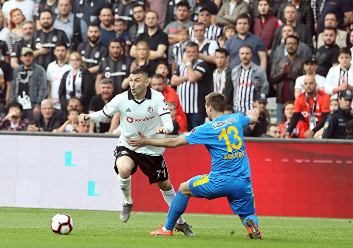 Beşiktaş'ın derbideki en önemli kozu Burak Yılmaz olacak.