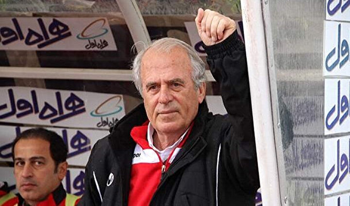 Mustafa Denizli'nin Traktör Sazi günlerinden bir kare.