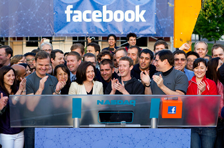 Zam kararı, Facebook çalışanlarını fotoğraftaki gibi ‘neşeli’ kılmaya yetecek mi, zaman gösterecek.