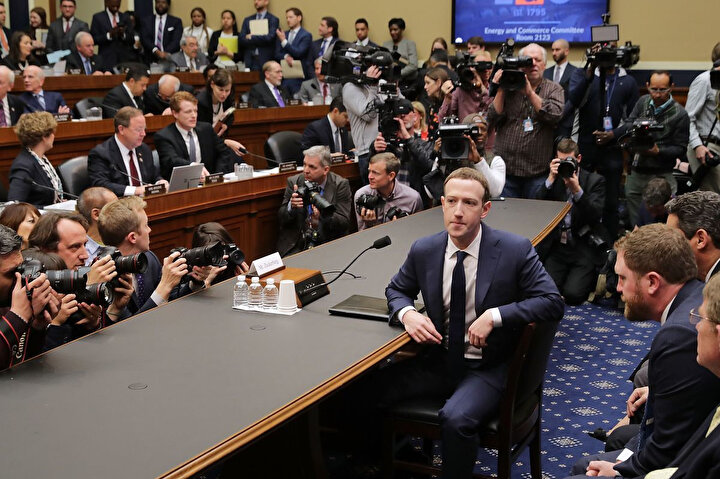 Facebook’un ‘çalışanlara zam’ hamlesi Zuckerberg’i farklı bir mahkeme sürecinden kurtarmış olabilir.