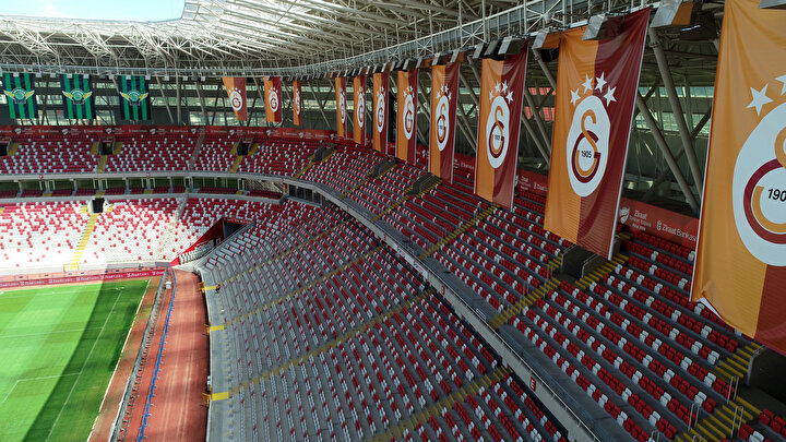 Sivas 4 Eylül Stadı'nda Galatasaray bayrakları.