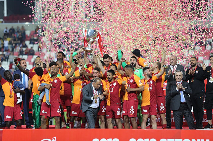 Galatasaray kafilesinin şampiyonluk sevinci.