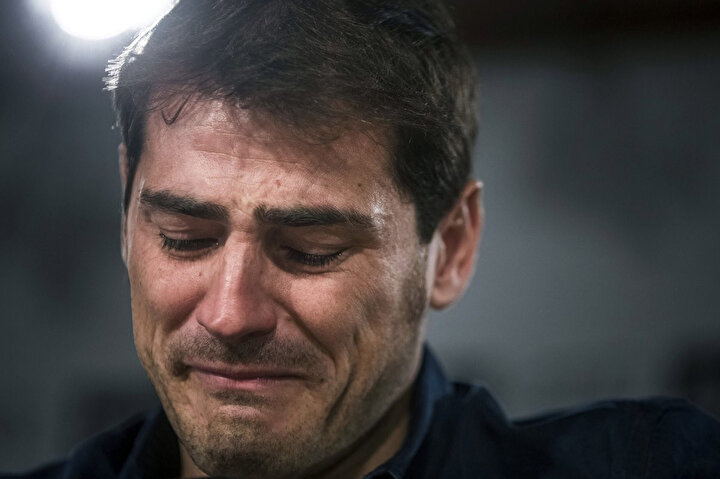 Iker Casillas, Real Madrid'e veda ettiği basın toplantısında gözyaşlarına hakim olamamıştı.
