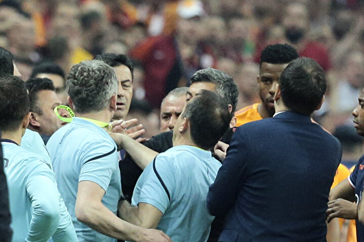 Fatih Terim ile Başakşehir kenar yönetimi arasında gerginlik yaşanıyor.