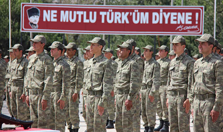 Askerlerin yemin töreninden bir kare.