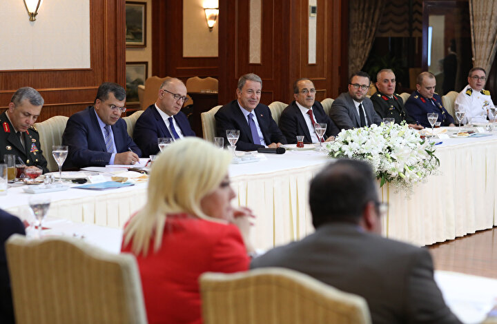 Akar, yazılı ve görsel basının Ankara temsilcileri ile Milli Savunma Bakanlığında düzenlenen iftarda bir araya geldi.