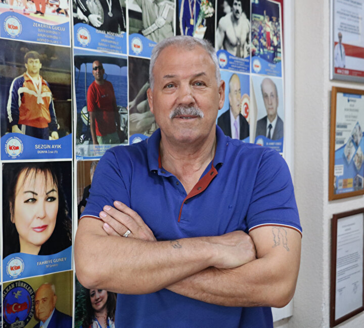 Bulgaristan'dayken güreş müsabakalarında dereceler elde eden, üç kez Avrupa şampiyonu olan Efrahim Kamberoğlu, göç ettikten sonra Türkiye adına yarışmalara katıldı.