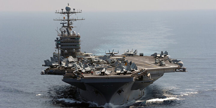 USS Abraham Lincoln Uçak Gemisi.