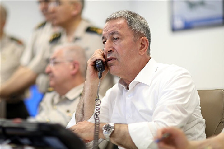 Milli Savunma Bakanı Hulusi Akar, Genelkurmay Başkanı Orgeneral Yaşar Güler ve Kuvvet Komutanları, Irak Kuzeyi Hakurk’ta başlatılan operasyonu, gece süresince Silahlı Kuvvetler Komuta ve Harekat Merkezinden sevk ve idare etti.