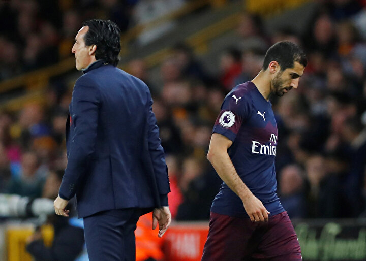 Henrikh Mkhitaryan oyundan çıkıyor.