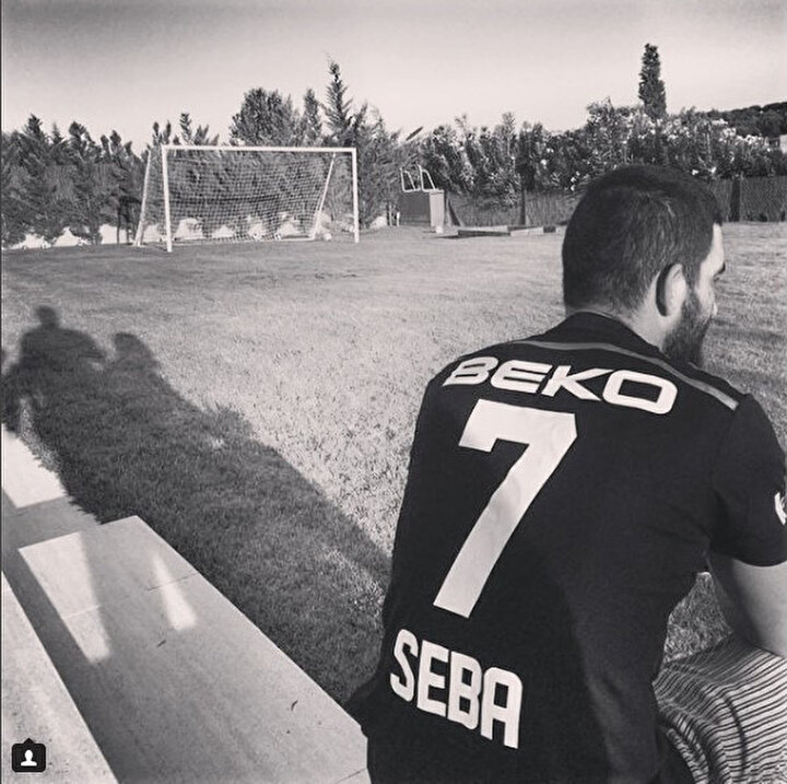 Arda Turan, Süleyman Seba'nın anısına Beşiktaş forması giymişti.