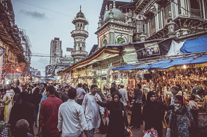 Ramazan ayında Hindistan'da bir pazar yeri.