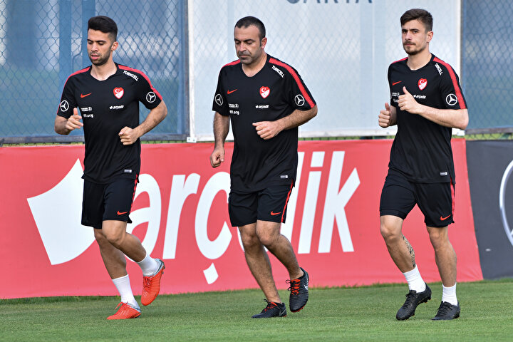 Dorukhan Toköz ve Emre Taşdemir takımdan ayrı çalışıyor.